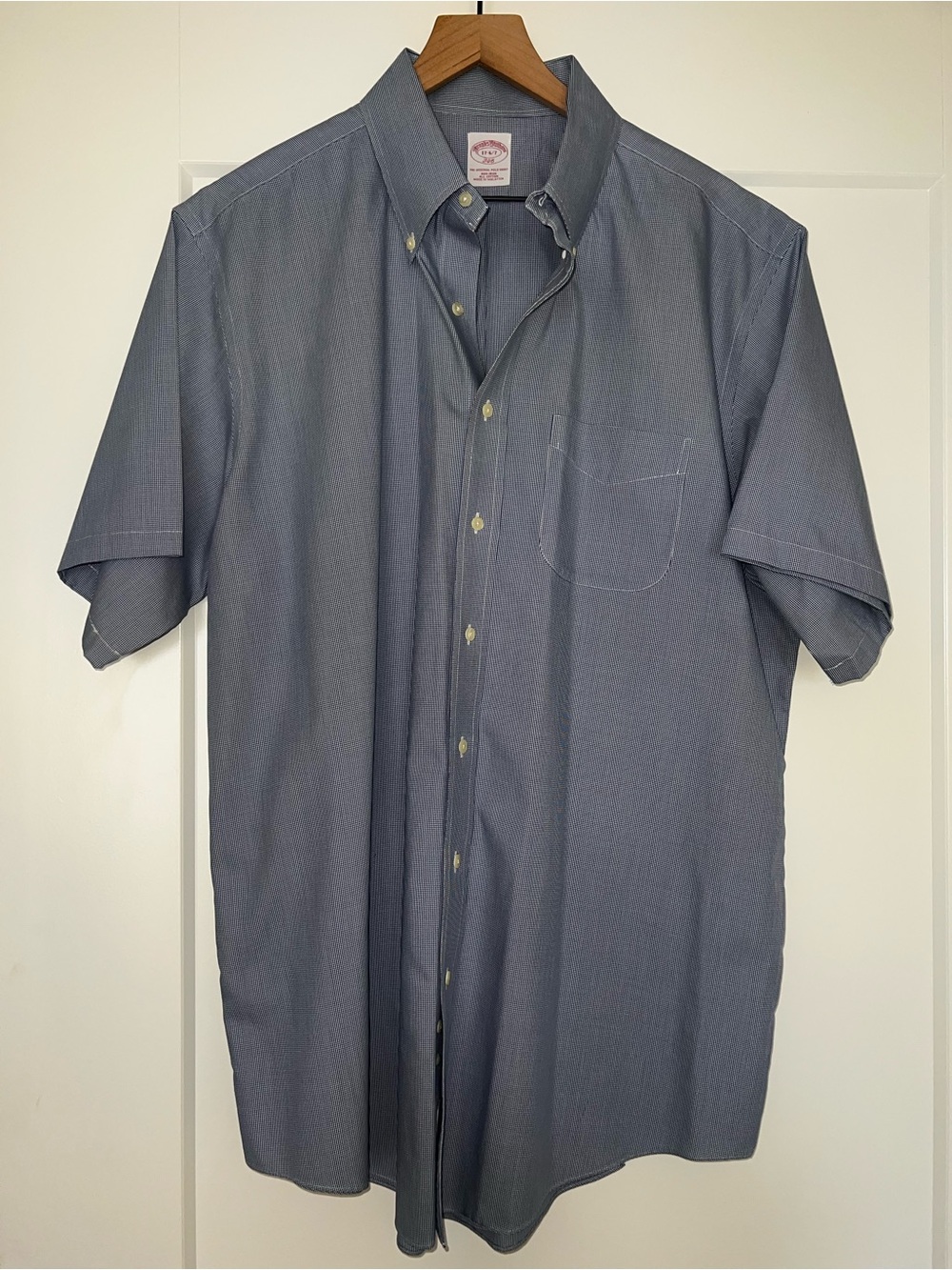 BROOKS BROTHERS blue and white, micro houndstooth, short sleeve, size 17